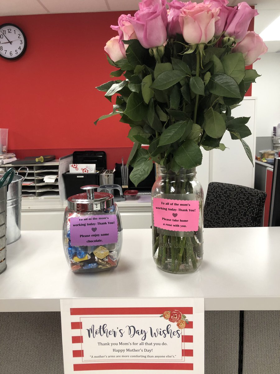 amandaengvall's tweet photo. T2014 is helping make the day a bit sweeter for the Mom’s working on Mother’s Day. 🌷🍫 #bestteaminretail #celebratemom #worksomewhereyoulove #targetmoms https://t.co/2y7y09HXiX