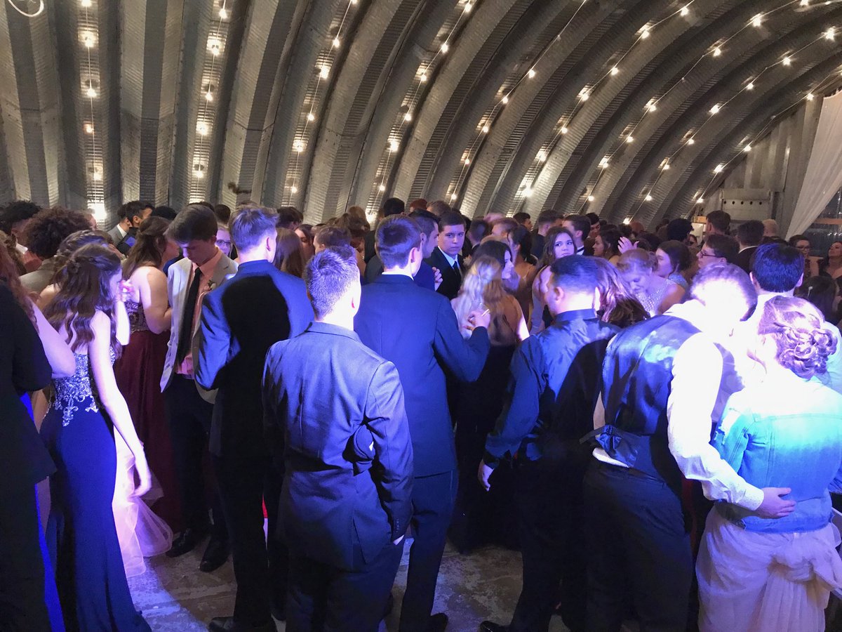 TomFaberPHS's tweet photo. PHS Prom 2019!  #penntastic https://t.co/tdsiEPsyb8