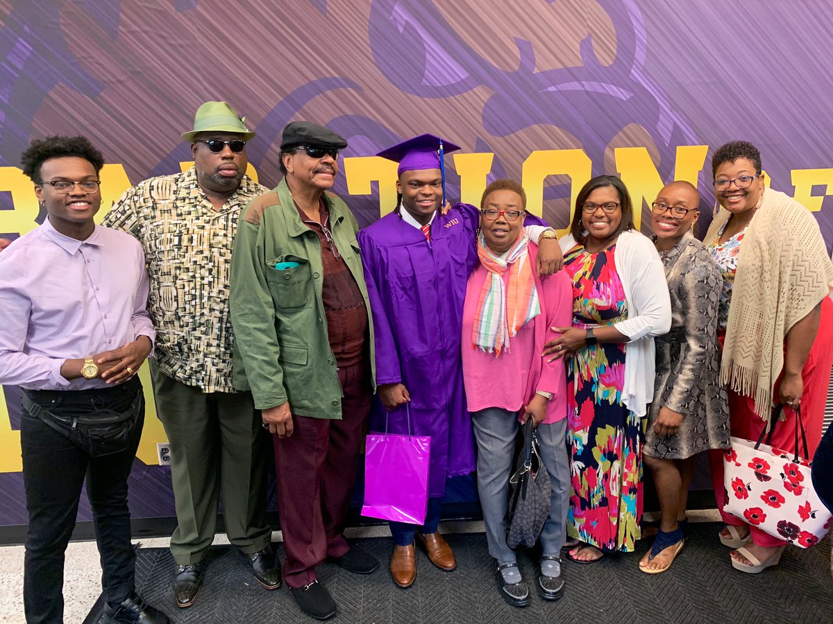 JasonFromDaTown's tweet photo. BSA President ✅ 
Gwendolyn Brooks Cultural Center Ambassador ✅
Black Male Achievement Network Co-Founder ✅ 
Black Student Summit Treasurer ✅
Promo Team Success ✅ 
Bachelors in Finance...... ✅

Thank you #WIU I love y’all 💜💛🐶
Change my life 🎓🍾🕺🏾 https://t.co/l2c62y1s5X