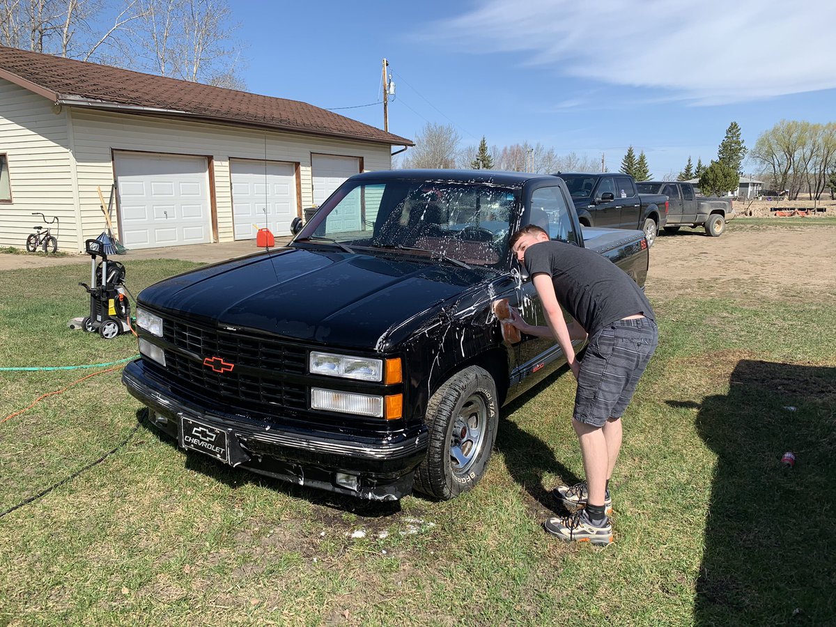 WillKon's tweet image. Getting kiddos surprise Grad ride ready for tonight. #outofstorage #Chevrolet #454SS
