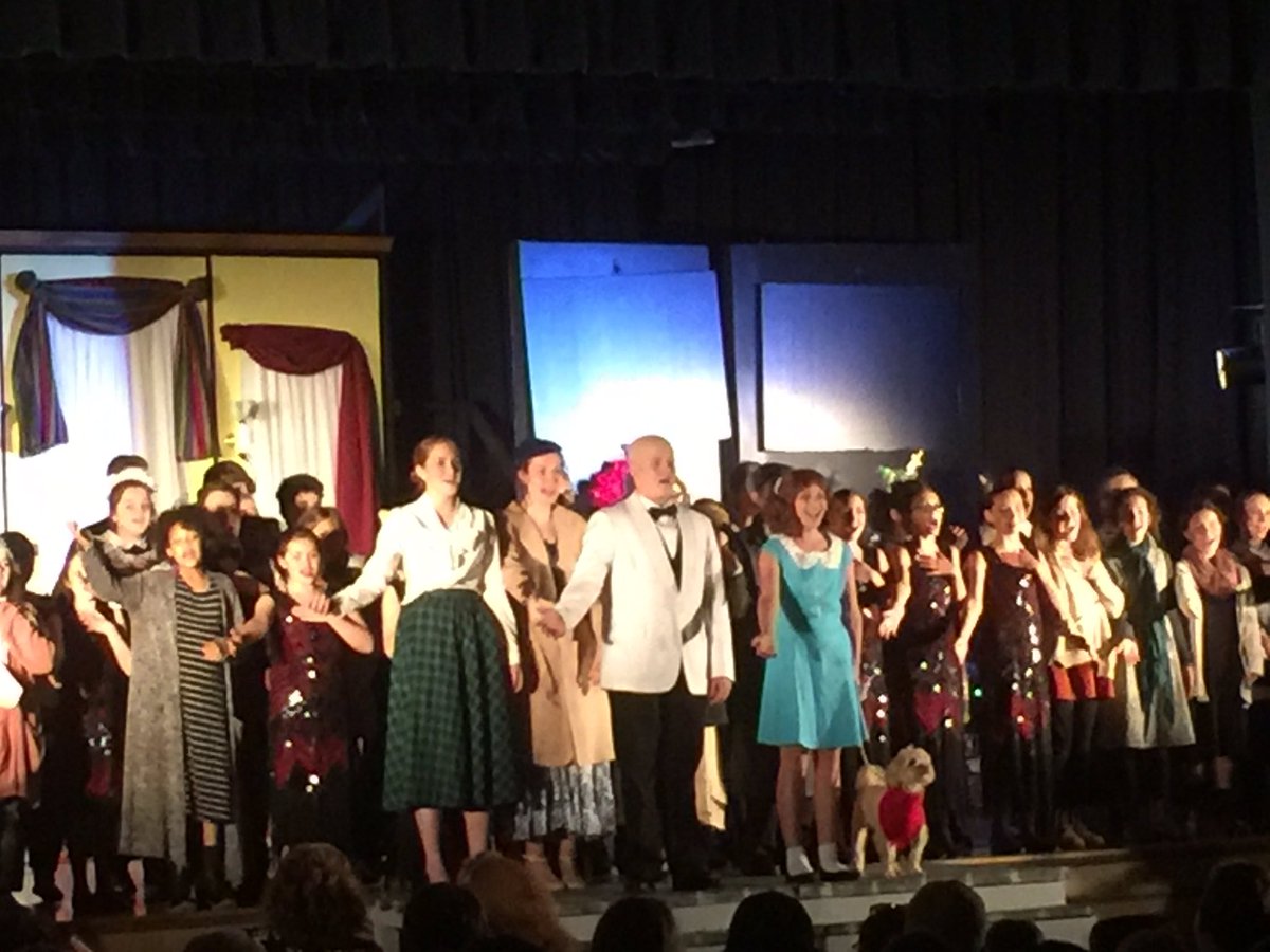_OpenDoorPolicy's tweet photo. Closing night for Annie JR. So much talent in @CCPSk12!!! West Middle did an amazing job! Easy Street and Tomorrow easily my favorites! Former Mustangs lighting up the stage!! #WhenImNotPrincipaling #CCPSnotes #TogetherItsPossible #RMEwins #Broadway https://t.co/on1w0qKY7f