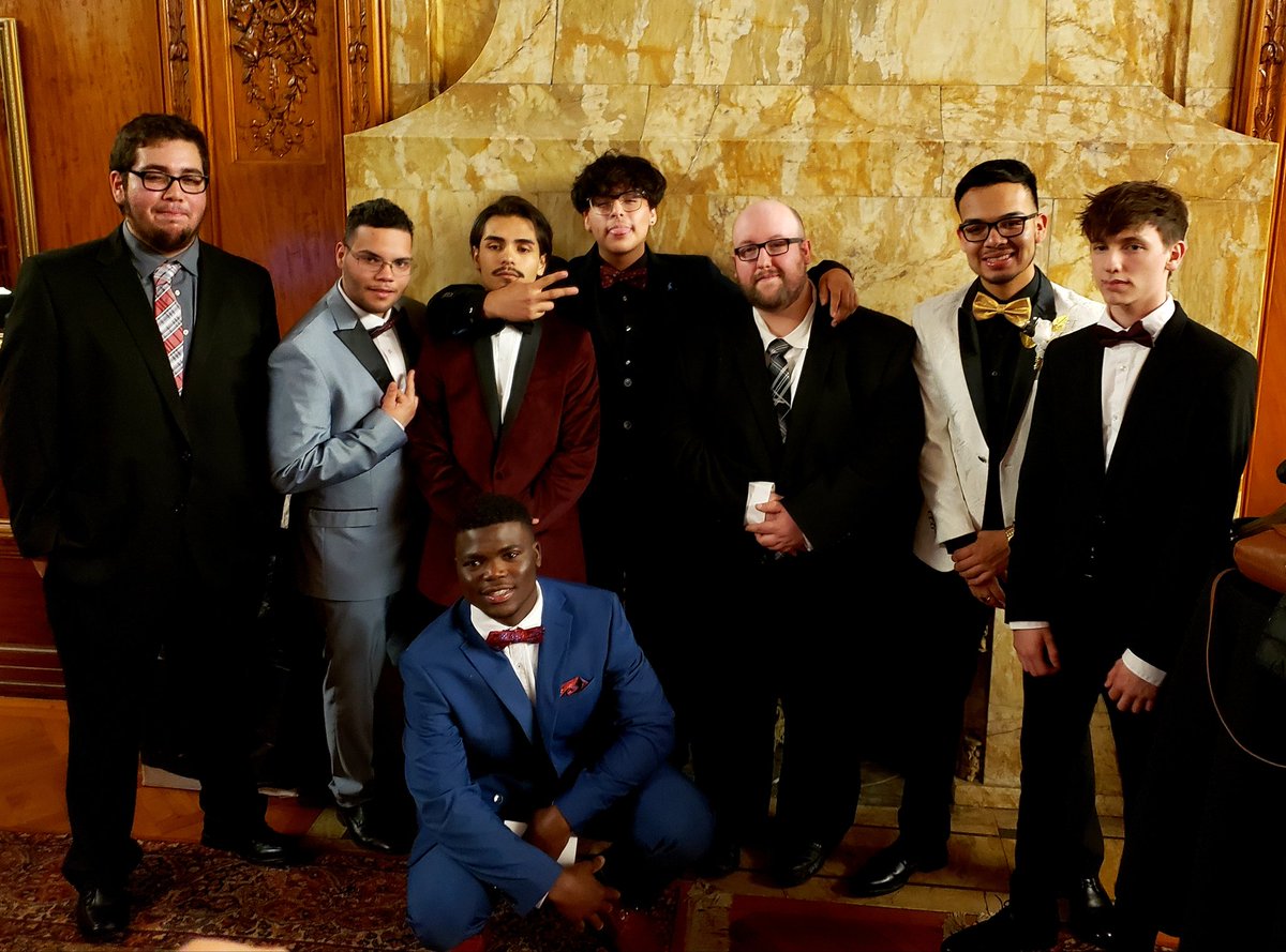 radaugherty's tweet photo. Thank you to @MarianUniv for hosting our @BDU_Scholars 2019 Prom! Allison Mansion is beautiful and they are enjoying every minute if it! @BDUtv_News https://t.co/NVQs3p6Jnp