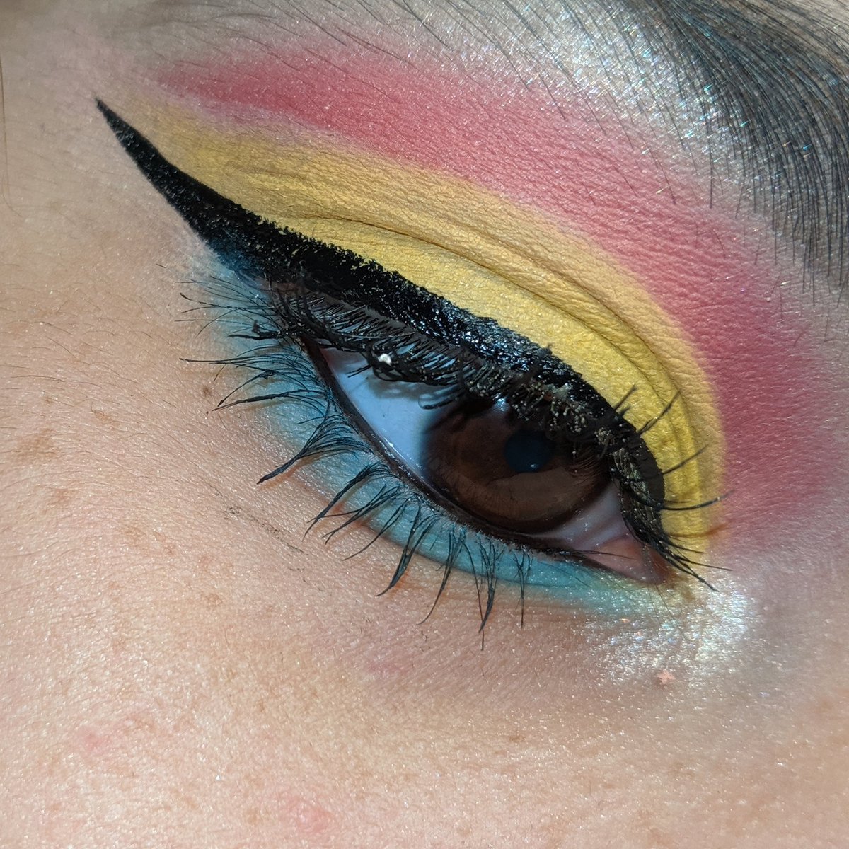 _chubia's tweet photo. Here is a look I did today ❣️ #badbrows https://t.co/VAfhq2evWS