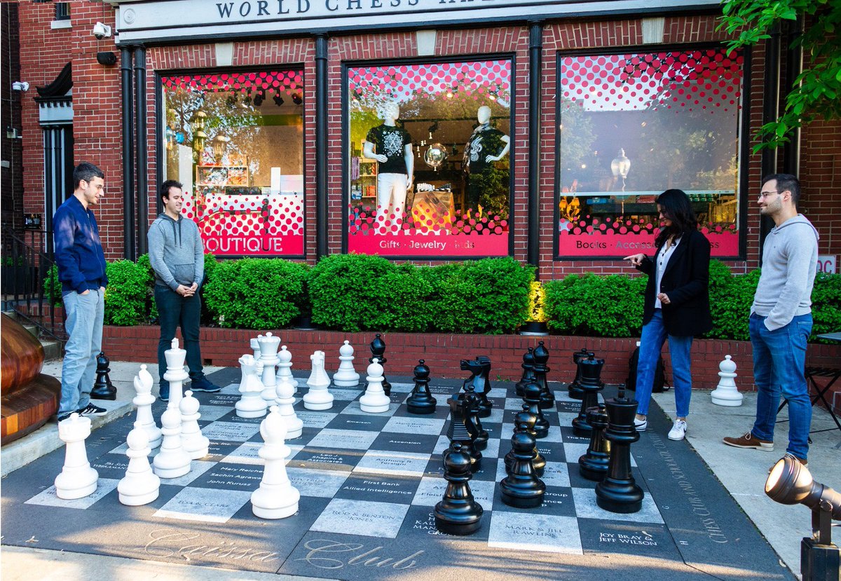 romain_edouard's tweet photo. Having fun next to the prestigious World Chess Hall of Fame
@TaniaSachdev @PelletierChess @FressinetL https://t.co/zg0GaSeFRO