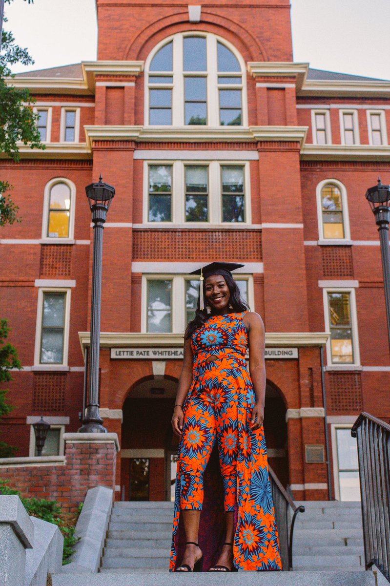 dimmerss's tweet image. Y’all mind if I flex real quick? 

• BSBA from THE Georgia Institute of Technology ✅
• Honors graduate ✅
• 2 internships ✅
• Studied abroad in Spain 🇪🇸✅
• Full-time offer ✅

#YouCantTalkToMeAnyhow