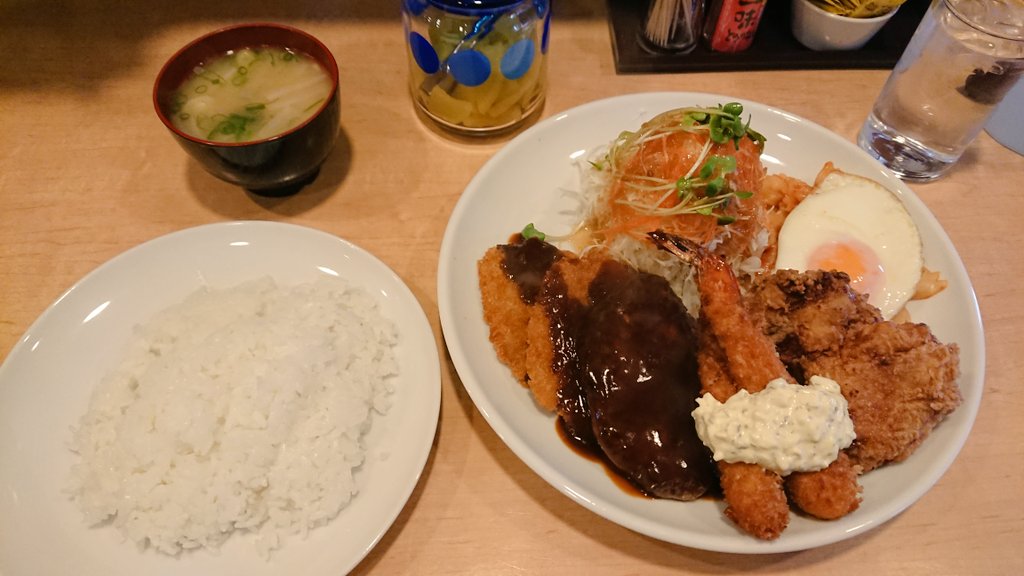 スパイ108号 ご紹介その４ 元町 くま食堂 町の洋食屋 といった感じの洋食屋 デミグラスソースがおいしく ボリュームたっぷりなメニューがずらりと並んでおります なんとあの ゆかい食堂 でも紹介されていましたのよ T Co Zukaf2qbam