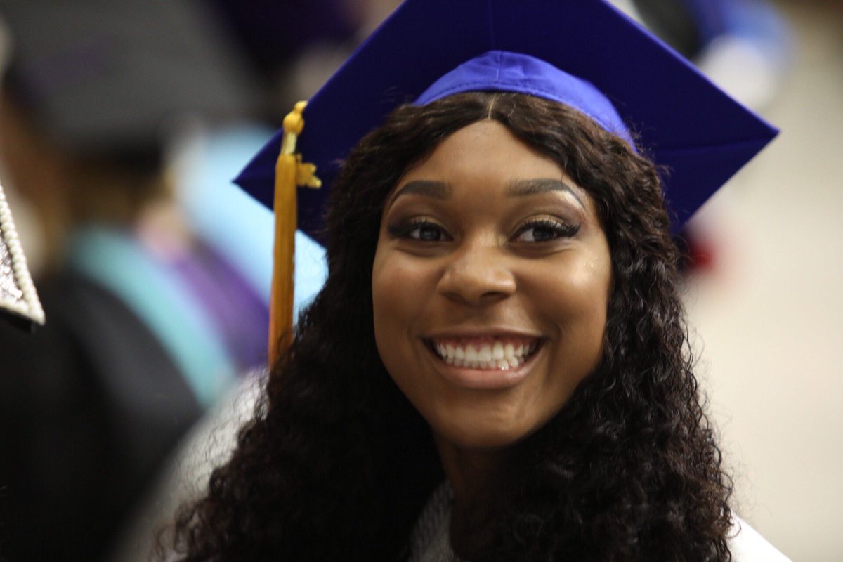 laurenlunelle's tweet photo. #TCGrad2019 π https://t.co/d9KYjvqmFV