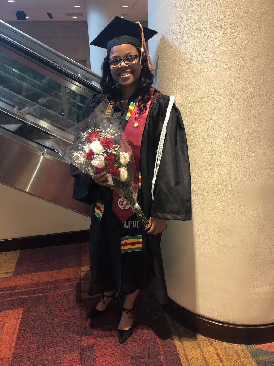yana_2x's tweet photo. Today I accomplished something that no one can take away from me 🎉👩🏽‍🎓 #degreed #healthservicesmanagement https://t.co/oisd5D32HW