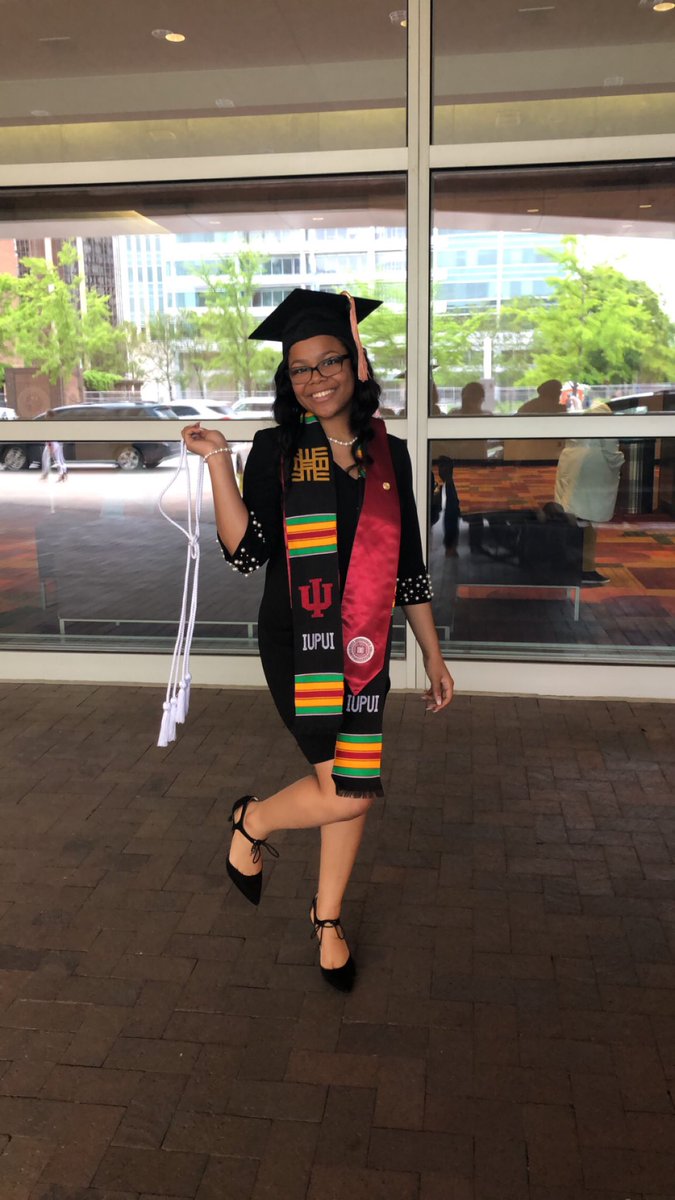 yana_2x's tweet photo. Today I accomplished something that no one can take away from me 🎉👩🏽‍🎓 #degreed #healthservicesmanagement https://t.co/oisd5D32HW