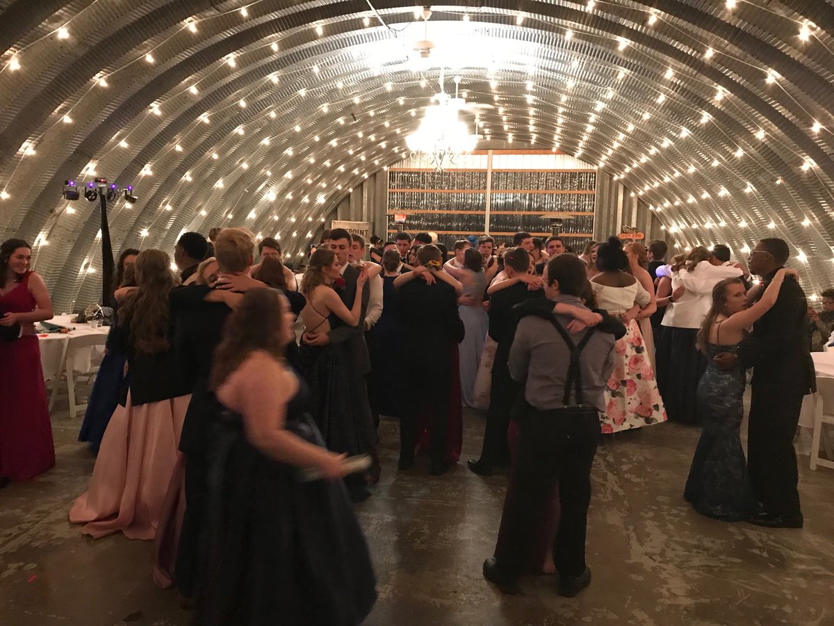 TomFaberPHS's tweet photo. Last dance PHS Prom 2019!  #penntastic https://t.co/6lI5uoJTSU