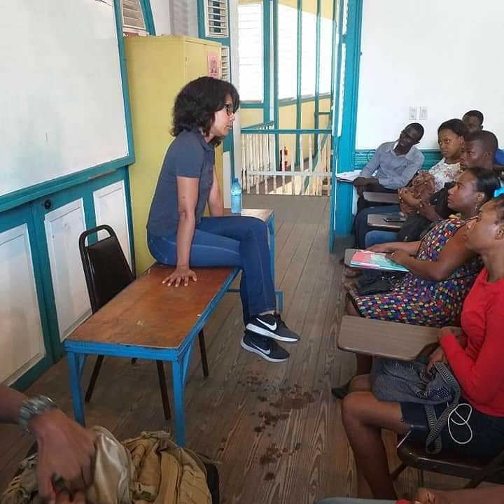 SakapfetOkap's tweet photo. @afcaphaitien a reçu la visite de la journaliste  Audrey  PULVAR. 
Beaucoup de journalistes  et des associations locales qui souhaitent travailler pour l'environnement ont répondu à l'invitation de l'Instistut Français Haïtien et de l'Alliance Française du Cap-H . 
 #sakapfetokap https://t.co/oi9DO6Da4G