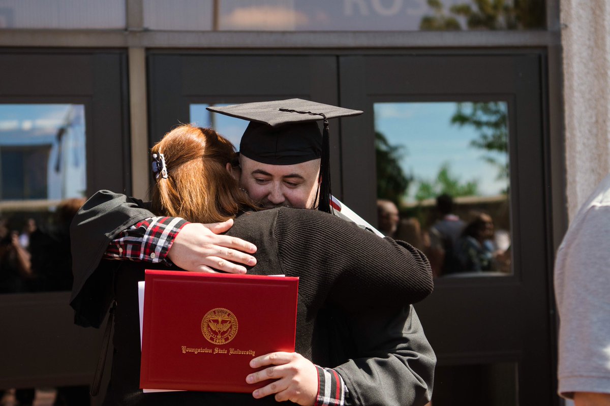 youngstownstate's tweet photo. To those who help us achieve our dreams – thank you ✨🎓

#GuinstoGrads https://t.co/K2uqz0BL9p