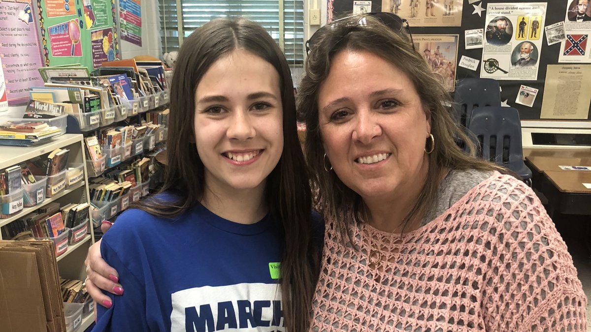 _jordan_reeves's tweet image. Yesterday, I returned to my 5th grade class for the first time! The students had a lot of really good questions. I even got to talk about my new book, #BornJustRight. I left an older version of #ProjectUnicorn with the class. @neacox99 got me to sign it! 🦄✨