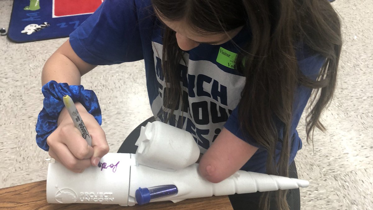 _jordan_reeves's tweet image. Yesterday, I returned to my 5th grade class for the first time! The students had a lot of really good questions. I even got to talk about my new book, #BornJustRight. I left an older version of #ProjectUnicorn with the class. @neacox99 got me to sign it! 🦄✨