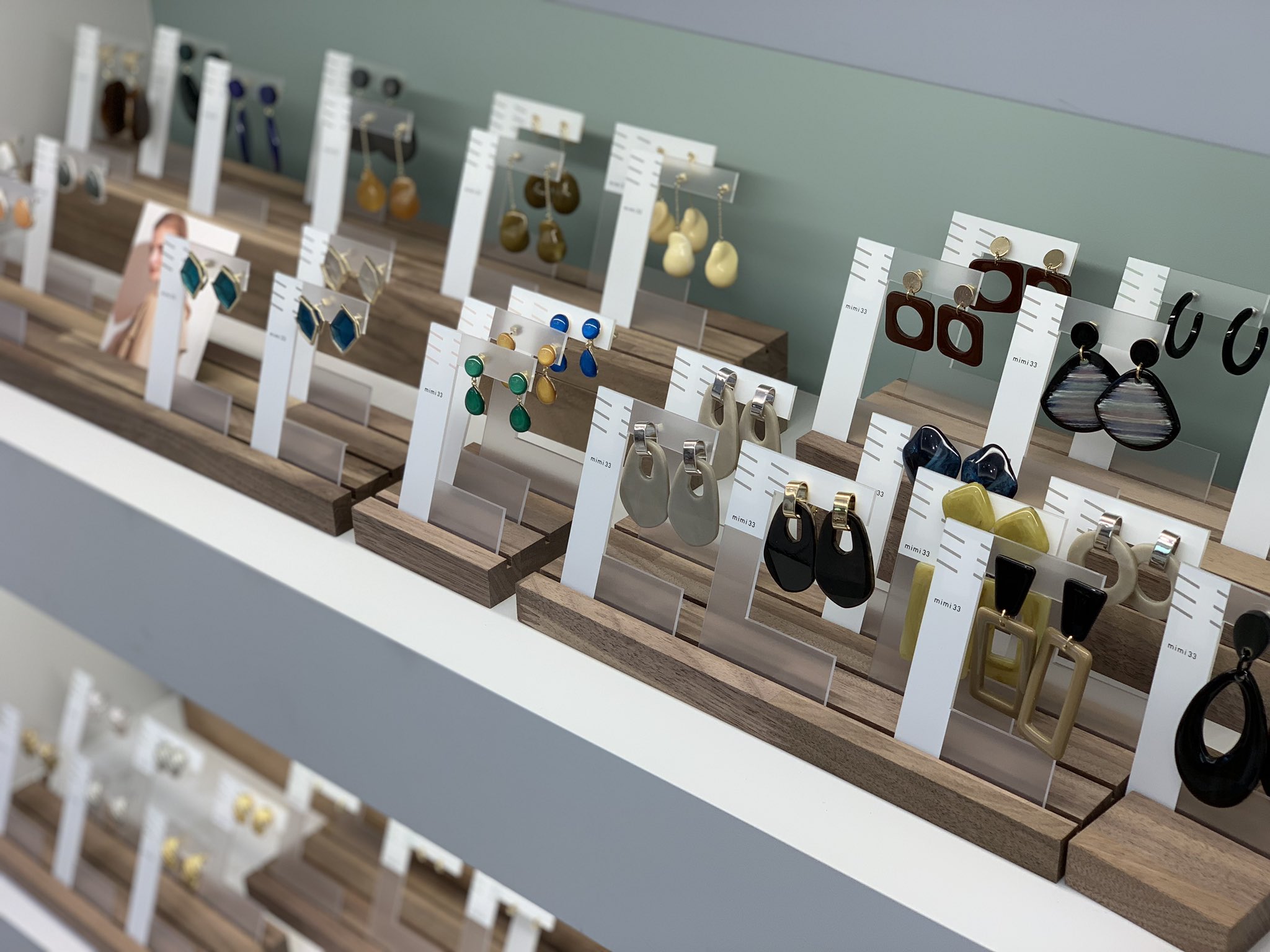 Twitter 上的 広島parco ニューオープンしたmimi33のアクセサリーがとーっても可愛い 渋谷の期間限定店もものすごい人気だったそうです 広島で買えて嬉しい Mimi33 ミミサンジュウサン 耳周り専門 T Co Sehl8fr9t5 Twitter