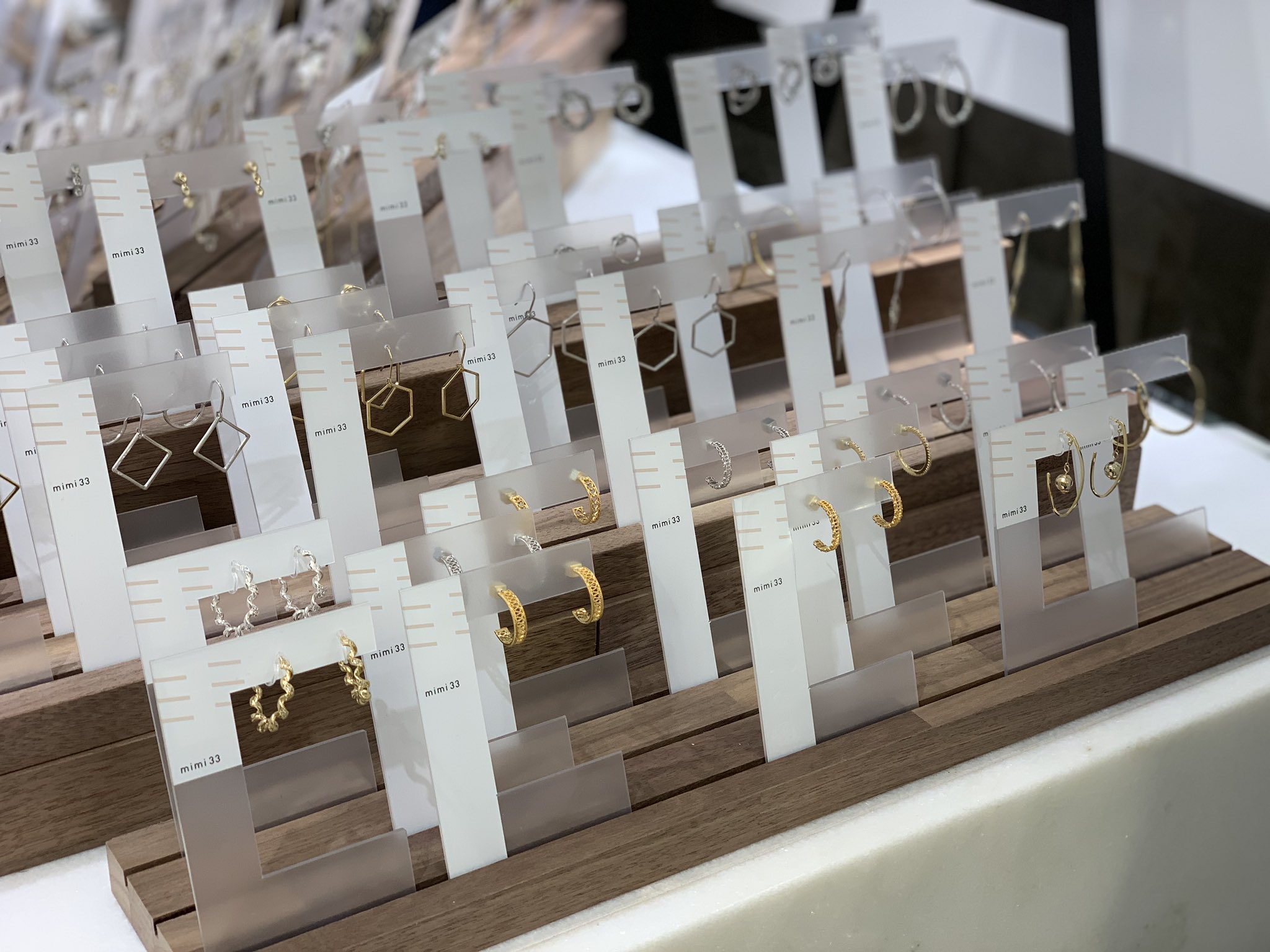 Twitter 上的 広島parco ニューオープンしたmimi33のアクセサリーがとーっても可愛い 渋谷の期間限定店もものすごい人気だったそうです 広島で買えて嬉しい Mimi33 ミミサンジュウサン 耳周り専門 T Co Sehl8fr9t5 Twitter
