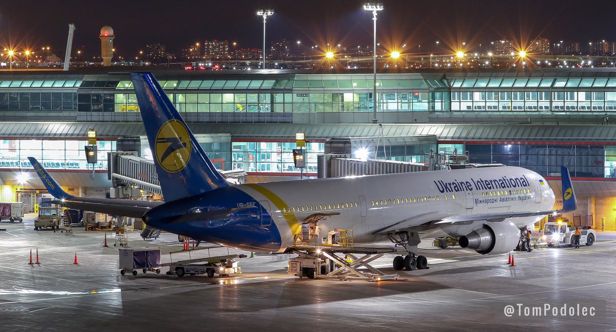 TomPodolec's tweet photo. PHOTO Ukraine International Airlines #PS242 to Kiev being prepped for its flight from Toronto. This is the last Boeing 767-300 flight for the airline’s Kiev-Toronto route. Beginning Wed May 15 they switch to Boeing 777-200 aircraft.
UR-GEC https://t.co/eYJfoC8IJO