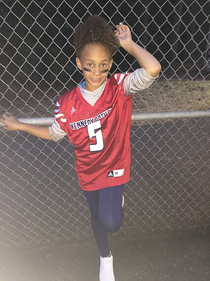 DerekSparks5's tweet photo. Memory Lane: Growing up in a football household, my girls know what time it is! #Gametime #Claimit #Jadabug https://t.co/66GcQKOW8X