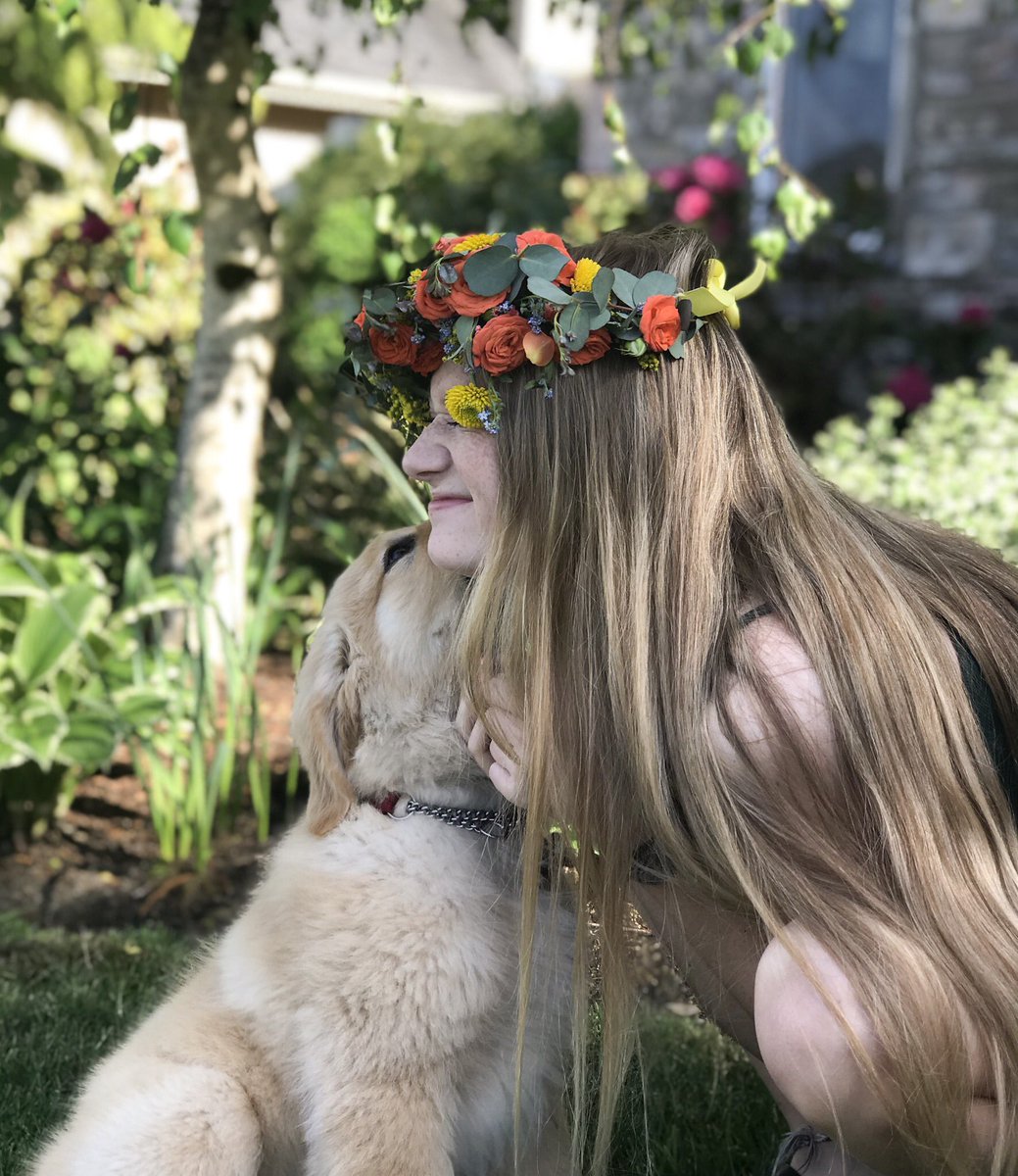 msrachelteodoro's tweet photo. Puppy kisses and fresh flower crowns from @pacific_place #popupspring https://t.co/JICxnvvm1B