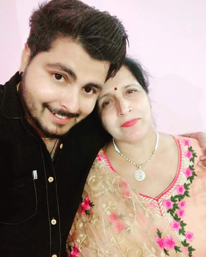 😍On the way of life, she's the one who takes away all those thorns of pain & leaves only the flowers of happiness for us🌹 Nobody loves💓 us as unconditionally as our moms do ❤ #HappyMothersDay 
#MothersDay #Life #Happiness 
#DilKiBat #Maa 😍
#MomsLoveNonStop 😍