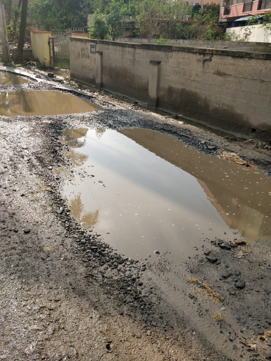 rahulps_'s tweet photo. @bjparvind 
@BBMP_MAYOR 
@BBMPCOMM 

Sir, see the condition of RUB, Balagere Road, Panathur. Daily thousands of commuters are forced to pass through this hell. People fell down in drainage. When this ordeal will get over.?

"Acche Din Kab Ayenge" ???? https://t.co/3AlnyBs7Zm