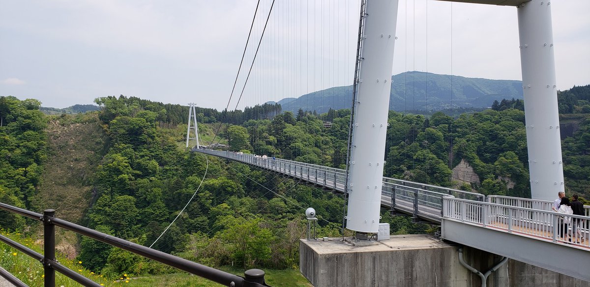昨日に引き続き家族で観光してます^^

吊り橋しっかりしてるけど、めっちゃ揺れて怖かった…笑