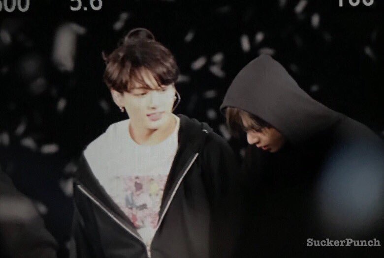 purpllell's tweet photo. TAEKOOK FOR LIFE https://t.co/7L4ROJ2lJy