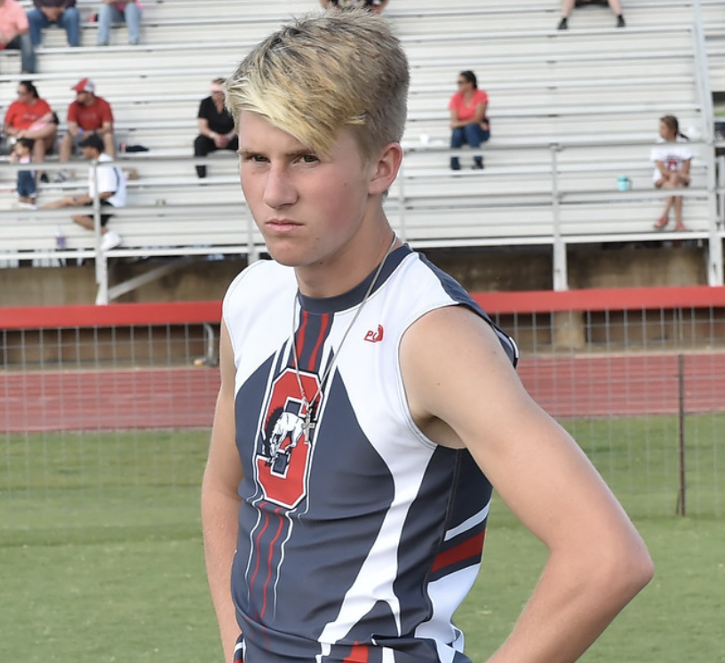 bvillebee's tweet photo. #SladeDermody longtime Sonora Bronco and current 2A Harper Longhorn is a double Bronze Medal winner tonight in the 2A Boys 800m and 400m events in the 2019 State Track and Field Meet.  #WellDone #ProudOfYou https://t.co/F5CQW8n6cj