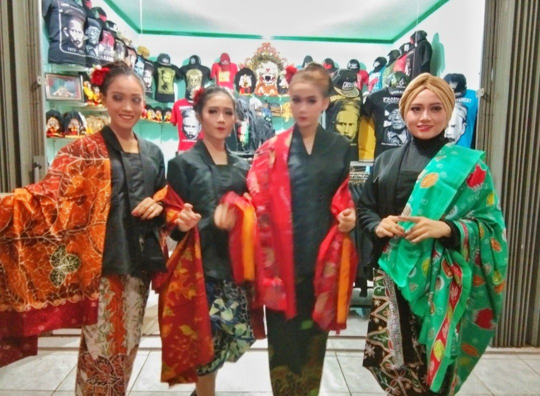 BloraBatik's tweet photo. #batikblora #batikmilenial #batikece #gakbatikgakkeren #batiktulis https://t.co/MpLq0TqToW