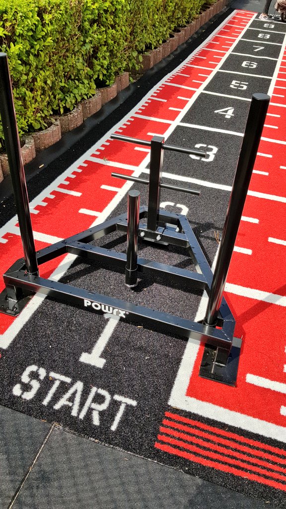 Karina_overbeck's tweet photo. So! Ab zur "outdoor" #workout Einheit mit meinen Kollegen. Neue Area für die Sommermonate wird morgen eröffnet! Ich freu mich drauf! #Vitis #outdoorarea #keepmoving #fuctional https://t.co/b4wGliZSL7
