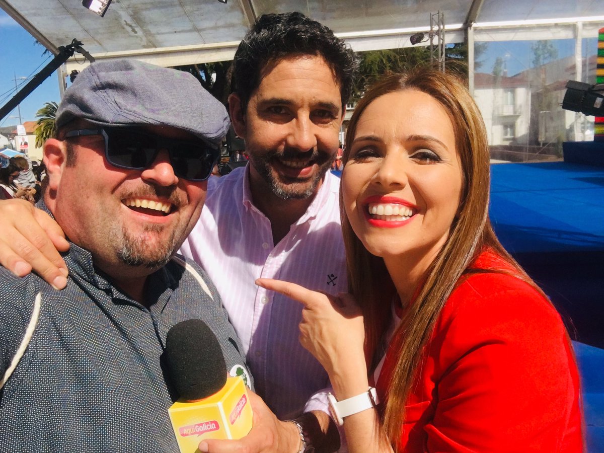Turvegal's tweet photo. Espectacular @festadomelindre by @TurismoMelide #festadomelindre19
.
@AquiGalicia @montanacostas @marcusfernandez @pacoroncero @AliterDulcia @uxioabuin @LaurelyCanela @TeresRico @JoseTurvegal 
@LuciaRodguezTV #sachoselfie https://t.co/xtu8uAQhDp