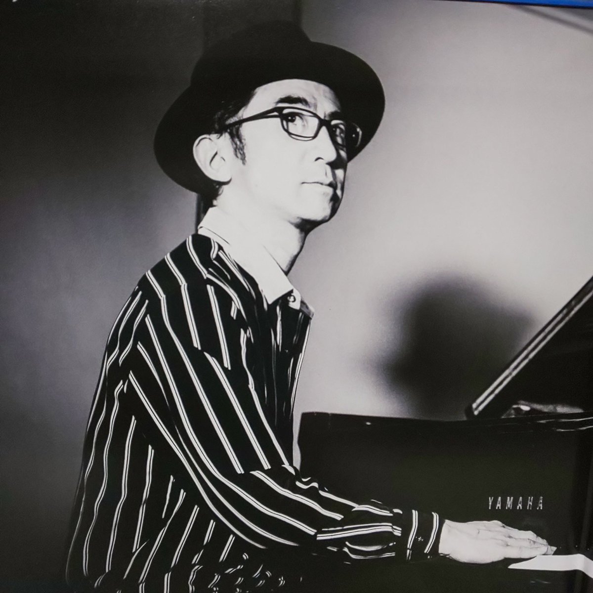 vanilla72438's tweet photo. リクオさんの "Gradation World" お馴染みな曲も多いけど 福岡ではやっぱりソロライブが 多くて バンドで見たい欲求がむくむく🥺
満員電車 心に沁みました✨ 山口さんのギター 鳥肌たった~✨
千の夢~黄昏と夜明けにいくのが たまらない✨7月のライブ 待ち遠しい~🎵
#リクオ #gradationworld https://t.co/84qorCacWp