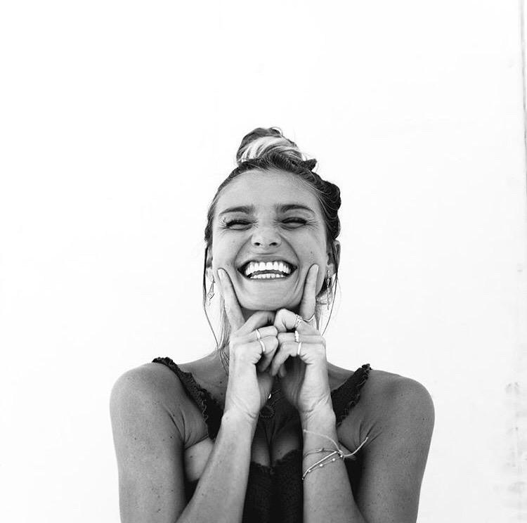 WeAreNativ's tweet photo. "If you have good thoughts they will shine out of your face like sunbeams and you will always look lovely.” Roald Dahl

We love this image from the amazing @sjanaelise

#happyhealthylife #wearenativ #cooltobeconscious #positivity #smile https://t.co/uGFcYqN8Qf