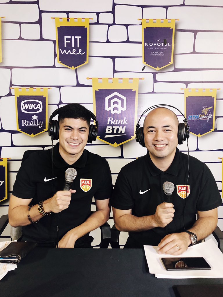 martindjavier's tweet photo. 3rd year covering the ABL Finals with @_marcobenitez! Amazing crowd and atmosphere last night in one of the loudest venues in the league. Series stretches to a winner-take-all on Wednesday in Singapore! #ABL9 #RiseTo9reatness https://t.co/r9DbYjkxeP