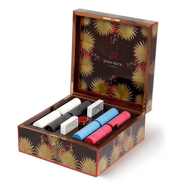 signemagazine's tweet photo. Her passion for games turned Alexandra Llewellyn into the creative force behind some of the most fascinating handcrafted luxury board games and bespoke furniture pieces.⠀
⠀
#AlexandraLlewellyn #backgammon #Pokerset ⠀
#backgammonboards #BoardGames⠀ https://t.co/9qzOWbypLF