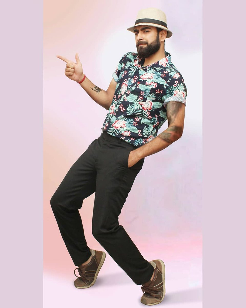 jigneshc137's tweet photo. Who wore it better? 😂😅
@imVkohli
@AnushkaSharma

#viratkohli #viratian #virattherunmachine #viratlookalike #viratfan #virushka #cricket #floral #shirt #wrogn #staywrogn #style #fashion #passion #passionforfashion #fashionblogger #actor #model #nagpurmodel #picoftheday https://t.co/1jP3KXKfdh