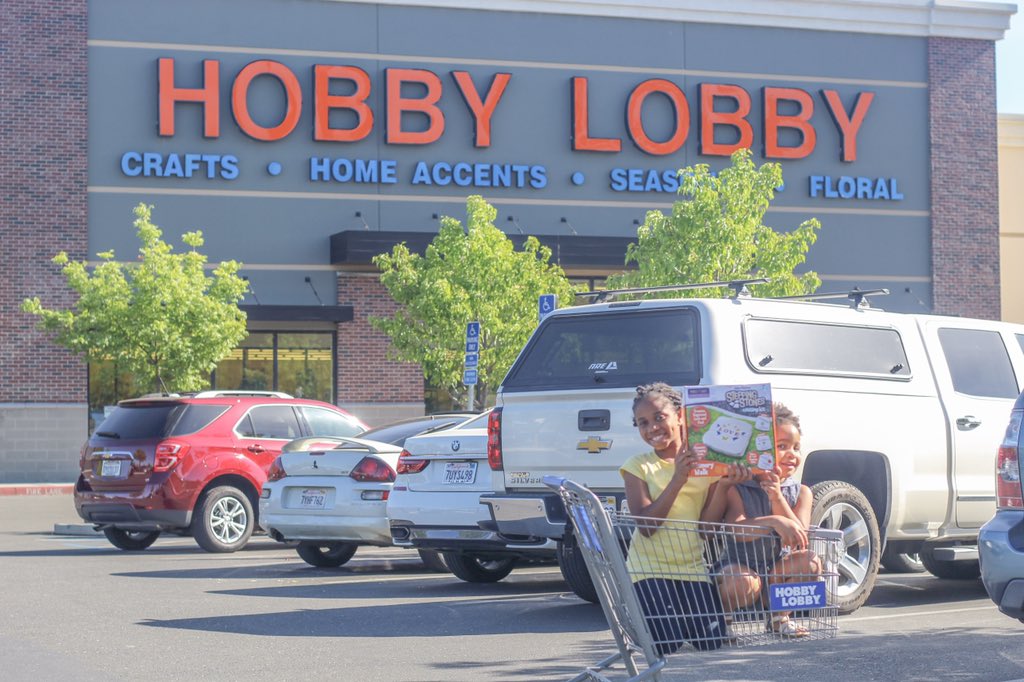 porshacarr_'s tweet photo. #ad These days the girls are really into all things art. So we headed to @hobbylobby to pick up a @SDToyz #SteppingStones kit. Cast, personalize, & decorate. Can’t wait to see what they come up with. 🎨
•
#PerfectCraft #socialspotters https://t.co/3Db0C9fbHG