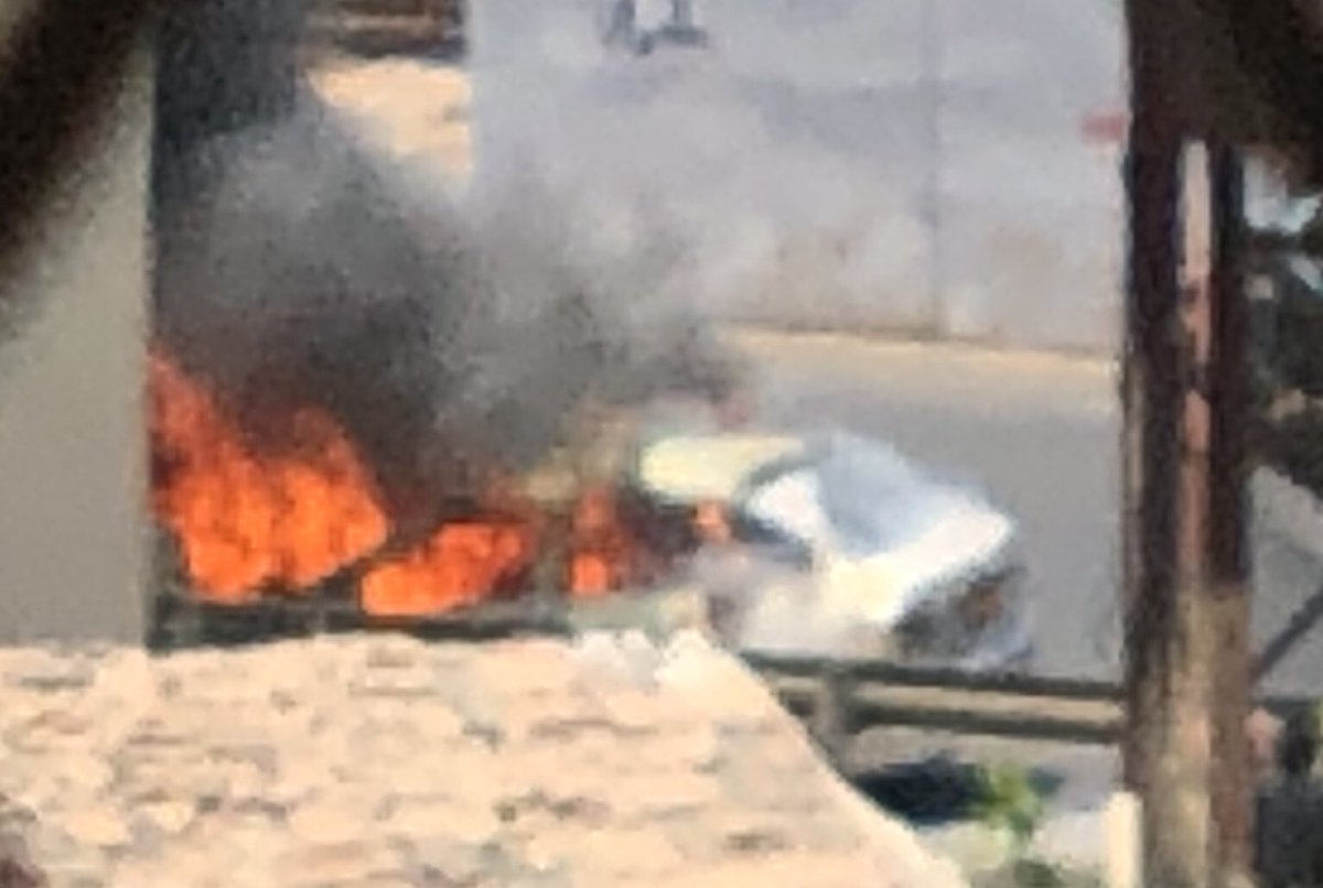 hirjig's tweet photo. Car on fire WEH over pump house subway Andheri East  toward andheri https://t.co/tw90Bqk5Em