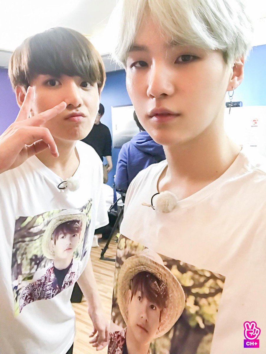 sugakookids's tweet photo. @BTS_twt not trying to be dramatic but I would d*e for both of you https://t.co/nhvvMa6GkD