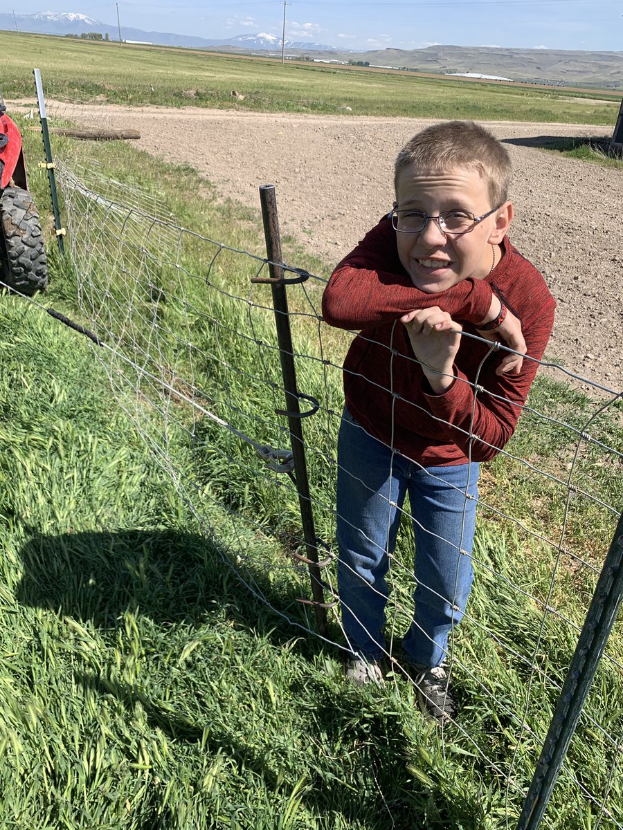 pope4064's tweet image. Using the Warn Winch to get some fencing done today.  Had to make a fence stretcher before we stated. #warnindustries #hardwork #makingtools