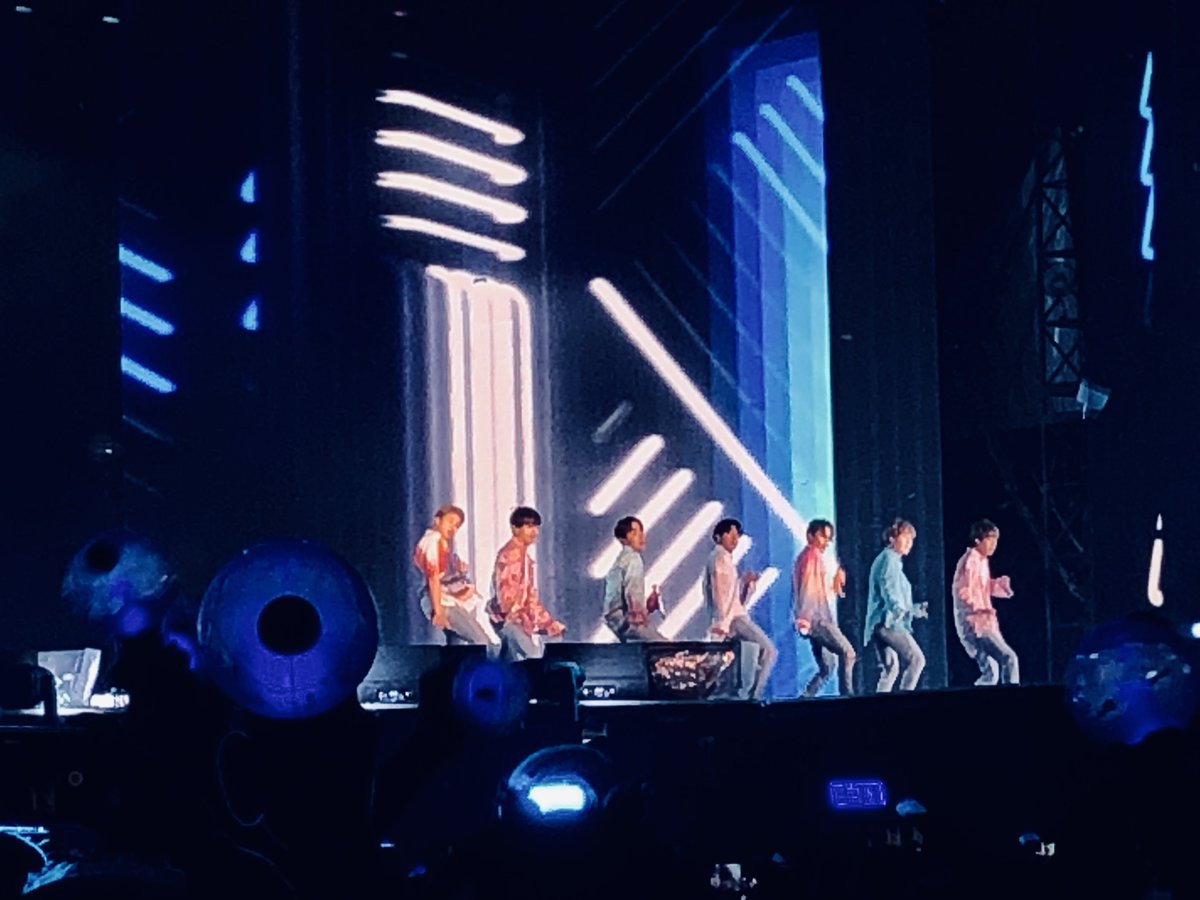 MandiChiu's tweet image. Started from the bottom now we here... on this giant epic slide! #Jealous 😸 @bts_bighit @BTS_twt