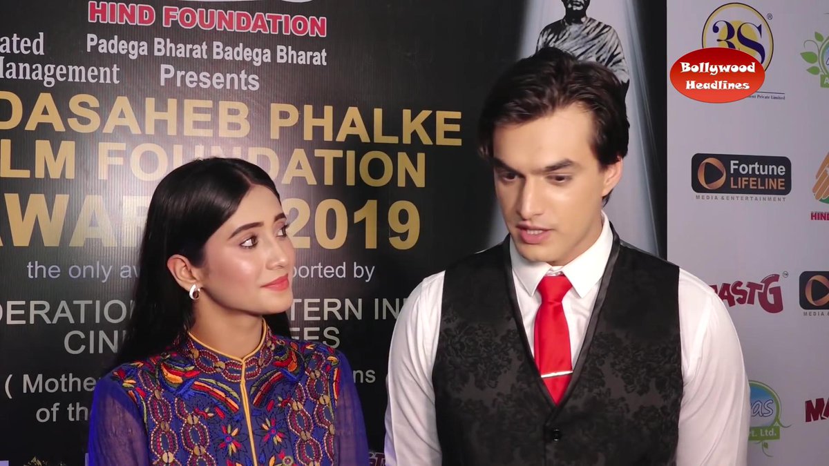 Eyelocks and stares-When you're in love, you tend to adore the person and search for opportunities to share looks, sneak glances or just laugh together. Shivi's stare game was on point yesterday.  #yrkkh  #kaira  #shivin  #shivinfeels