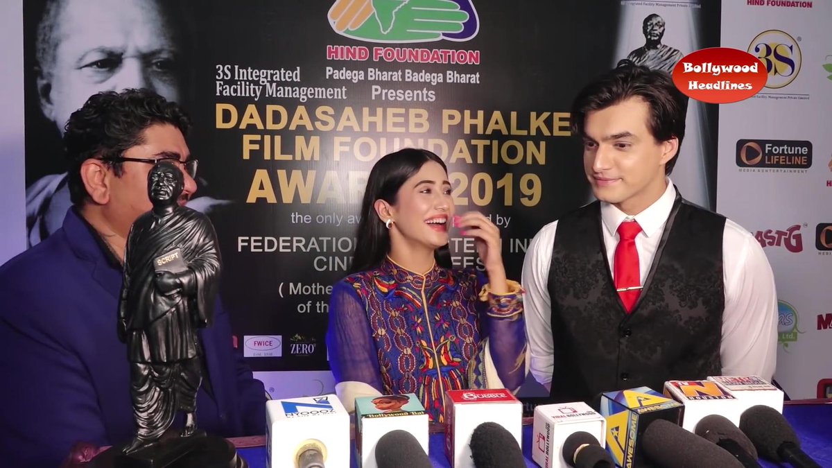 Eyelocks and stares-When you're in love, you tend to adore the person and search for opportunities to share looks, sneak glances or just laugh together. Shivi's stare game was on point yesterday.  #yrkkh  #kaira  #shivin  #shivinfeels