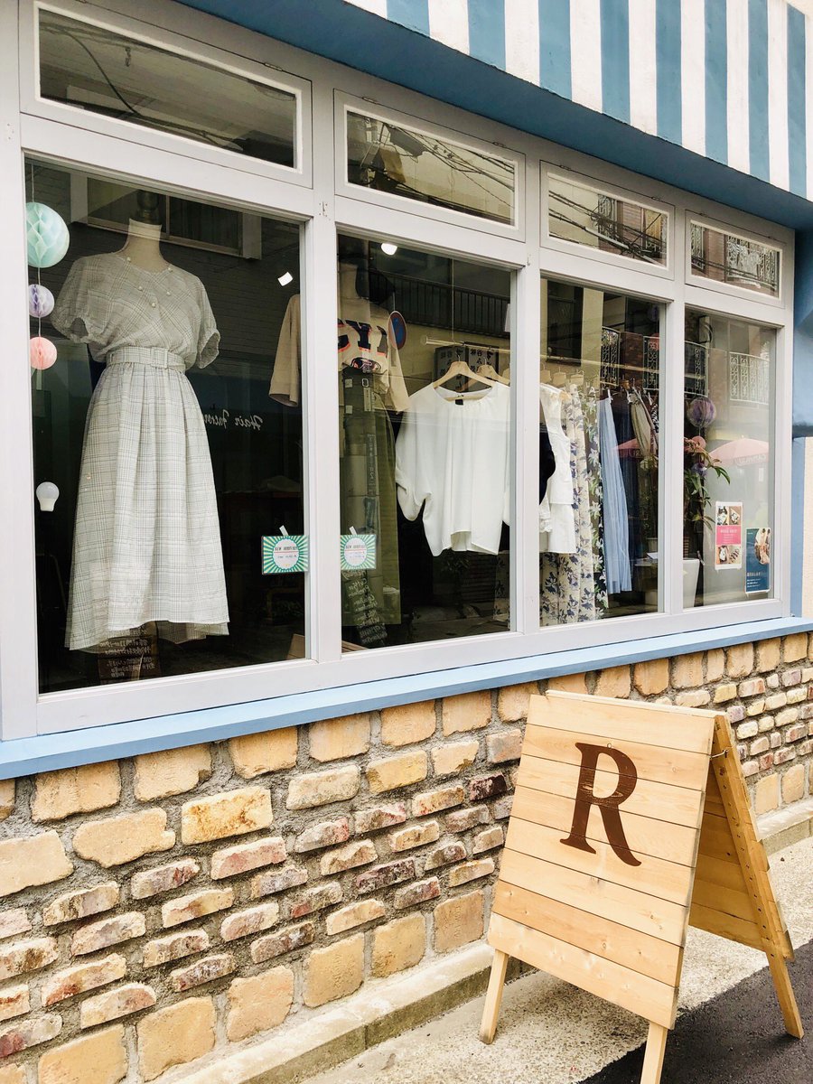 神戸元町トアウエストのレディースセレクトショップ癒しの空間raraavis ララビス です 今日はトアウエストも静かですねー Gw明けやからかな 今ならゆっくり試着していただけますよー 気に入るアイテムを好きなだけ選んでください 神戸元町 三宮