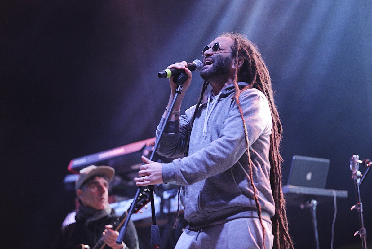 distritozion's tweet photo. Después de una larga espera @Alborosie ya esta en el escenario del #DistritoZion 🦁☮️❣️🎶🥁🌴 https://t.co/dytAIxmsKE