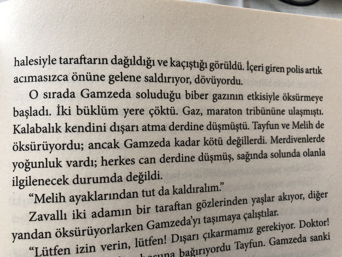 uzaygokerman's tweet photo. Fenerbahçe son 10 yılı hiç de normal yaşamadı. Tarihe geçen önemli günlerden biri de #12Mayıs2012 oldu. Hepimiz oradaydık. Yaşadık, gördük ve tarihe tanıklık edip, aynı zamanda unutulmasın diye yazdık.
#12Mayis2012
#gamzeda https://t.co/j1wLypsnjD