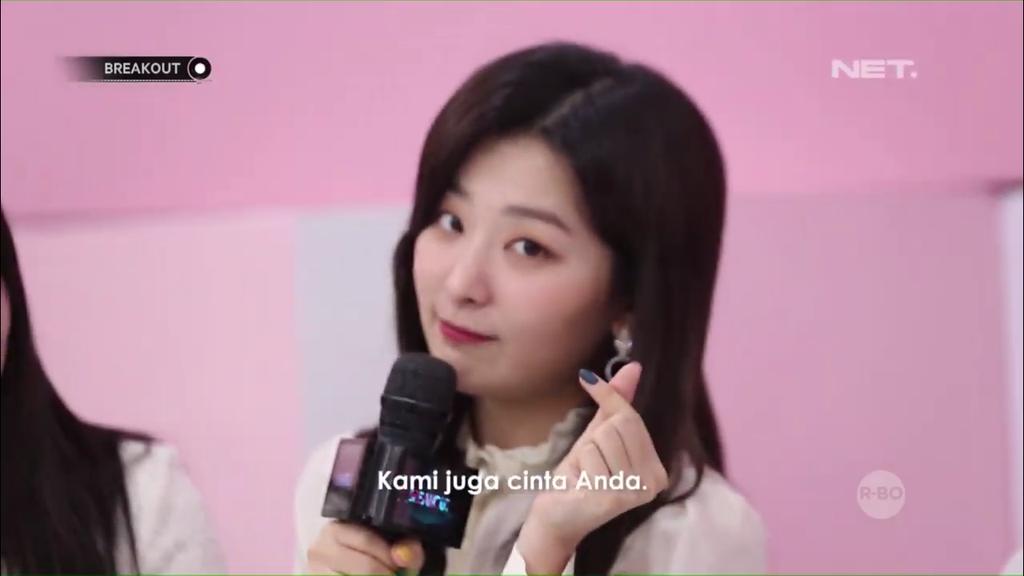 ireneonlyyy's tweet photo. I love you kang seulgiiiii😫😙
#BreakoutWithRedVelvet https://t.co/Hq8bvebQEE