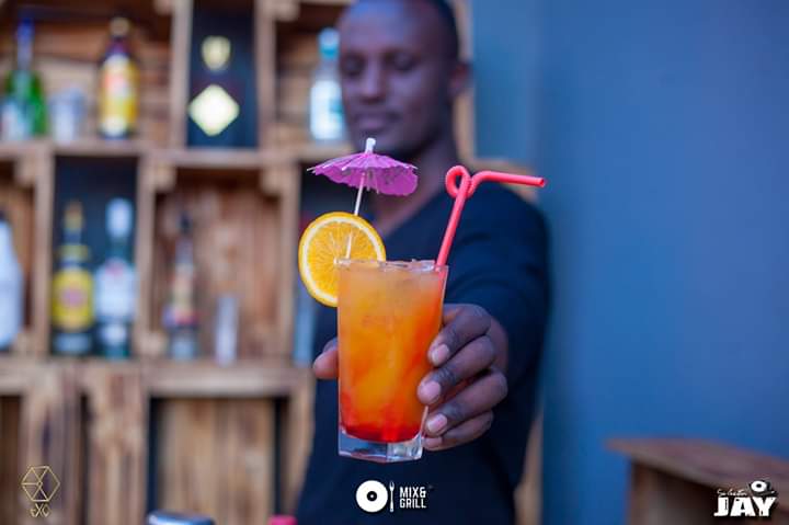 PamPamela54's tweet photo. Here's an invitation to treat your friends and family to our Sunday Hangout. We promise you good vibes and great music! 
#MixAndGrillSundays 
#ExoLounge 
@JSelectorJay 
@johnniewalkerug 
@edwizzyselekta https://t.co/SK1ZE2bhbC
