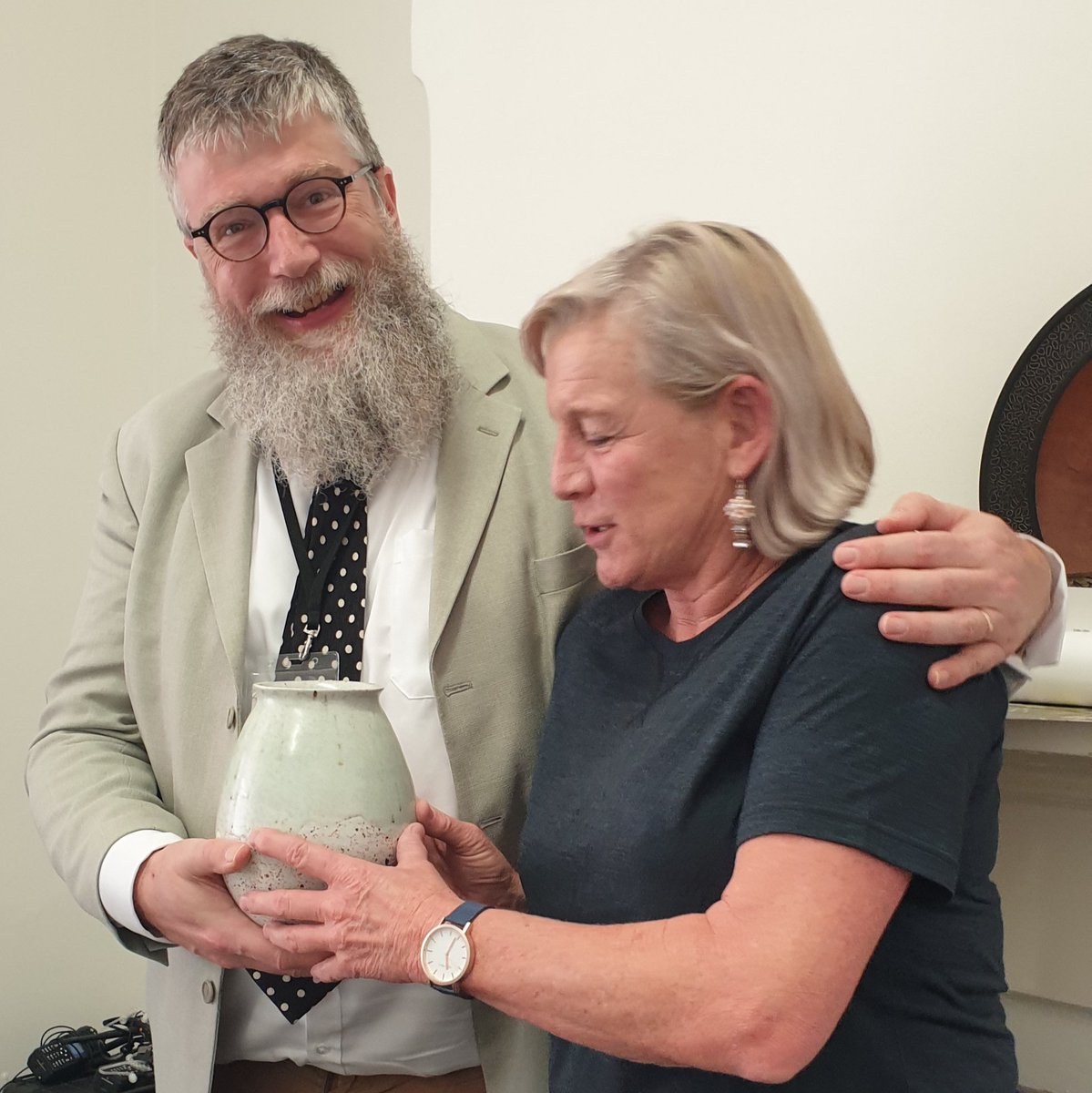 PhilipArdagh's tweet photo. Honoured to be presenting Australian national treasure, children's author & illustrator, @alisonlestersh this beautiful pot I just stole off the mantlepiece in the @scribblersfest green room... but she doesn't know that. #SoGiving #NotAboutMe @AllenAndUnwin https://t.co/FXmFGavylE