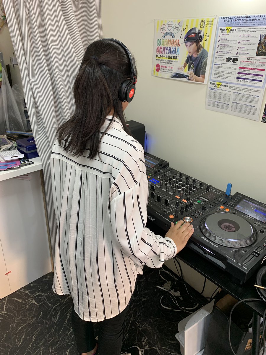 djschoolokayama's tweet photo. 本日のレッスン🤗
mix練習に苦戦してますが何度もやり直して納得いくまで繋いでますね！

先生のヘッドフォンが良いって言って取られた…笑

無料の体験レッスンはDMでも受付してますのでお気軽にお問い合わせ下さい！ https://t.co/S15aOUSYhG